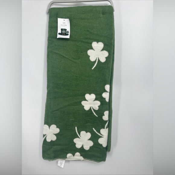 DOCOFIL ST PATRICKS DAY Green Clover 🍀 51"X67" Throw Blanket Made In Portugal - Picture 1 of 4
